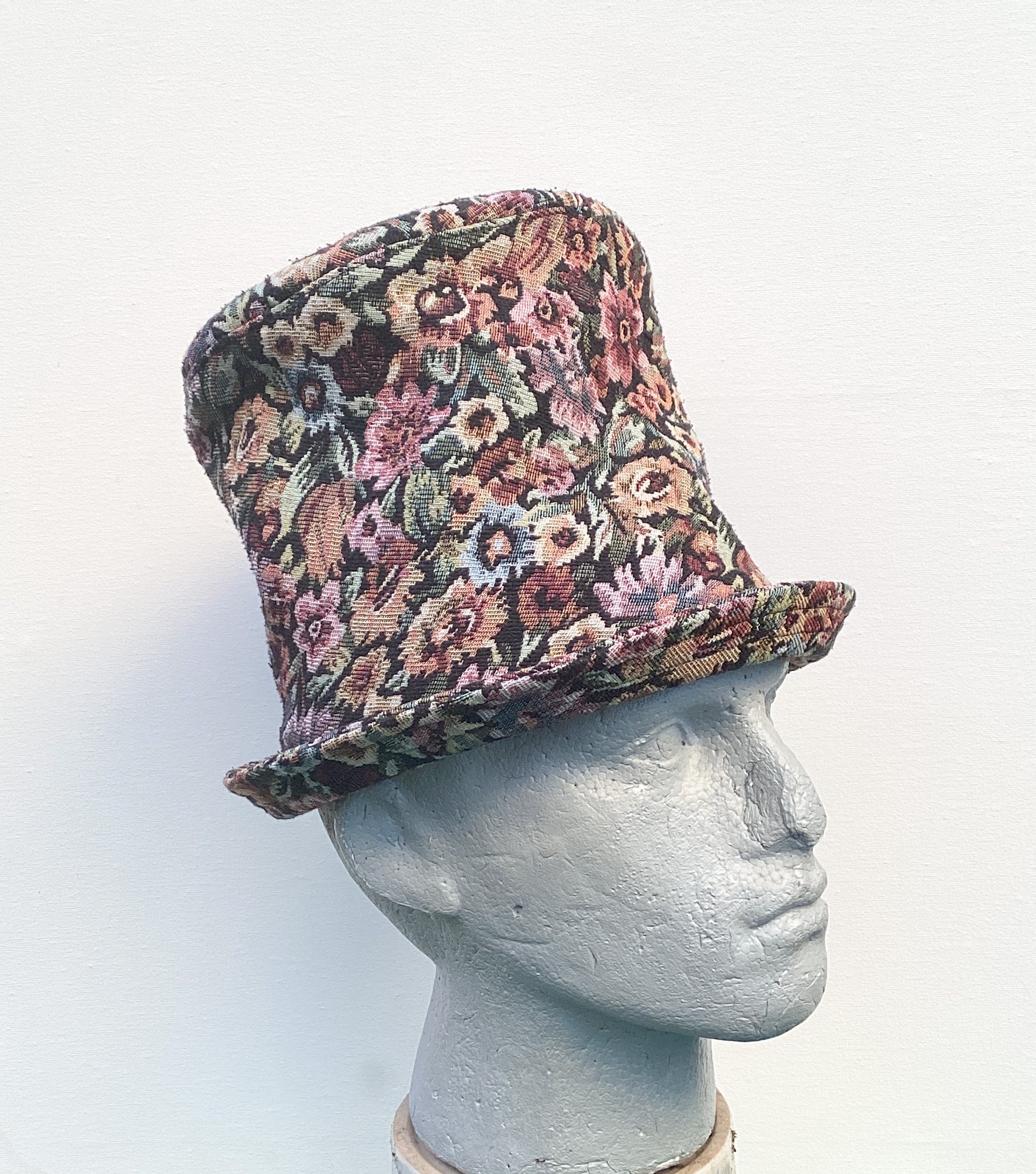 Eco-friendly Artisan Top Hat: Upcycled Materials, Eye  display picture 2