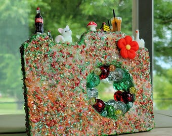 Glass Glitter and Figurines - Red/Green