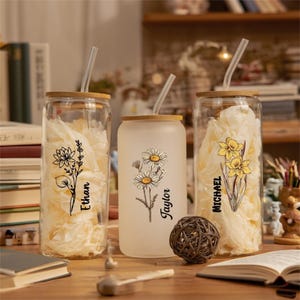 Personalized Iced Coffee Cup Floral Retro, Custom Can Glass with Lid and Straw, Bachelorette Glass Cup, Bridesmaid Gift, Bridesmaid Proposal