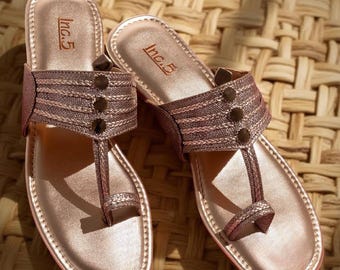 Handmade Embellished Kolhapuri Flats: Women's Ethnic One Toe Sandals