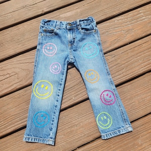 3T Hand Embroidered Smiley face Upcycled Wrangler Jeans bild 1