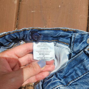 3T Hand Embroidered Smiley face Upcycled Wrangler Jeans bild 5