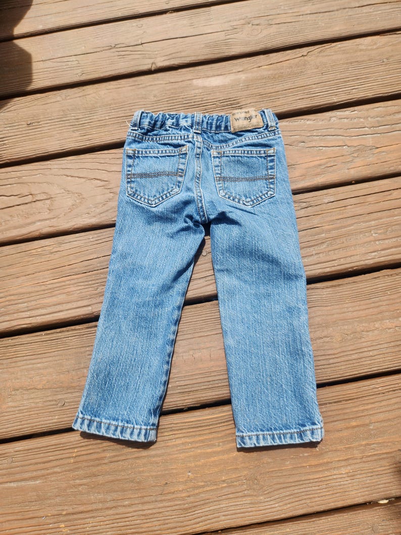 3T Hand Embroidered Smiley face Upcycled Wrangler Jeans bild 4