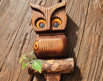 Búho de madera vintage para colgar en la pared