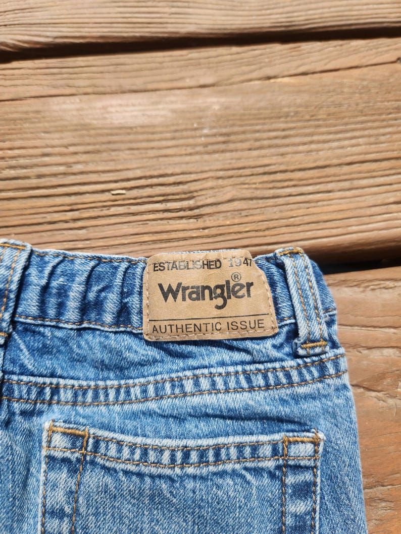 3T Hand Embroidered Smiley face Upcycled Wrangler Jeans bild 3