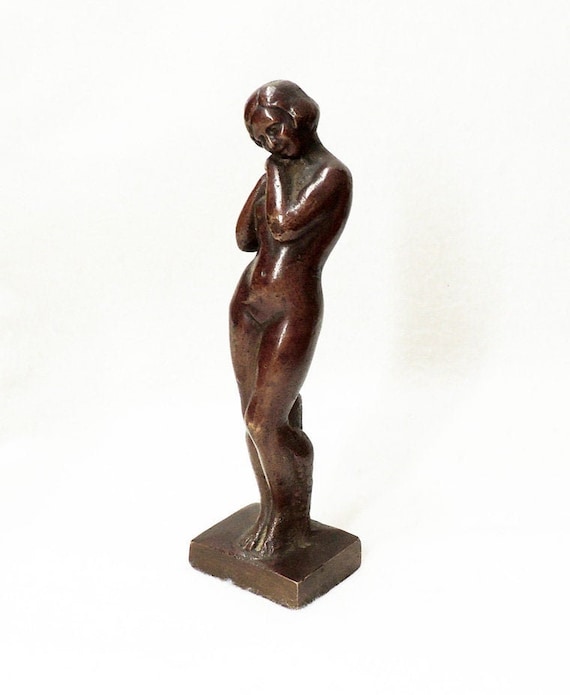 Vintage 7.5" Solid Cast Bronze Art Deco Nude Girl Statue.. Fine Detail