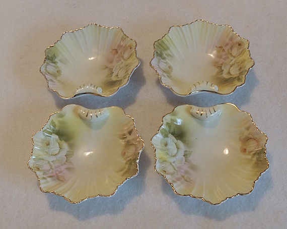 4 Vintage Royal Rudolstadt Prussia Berry / Trinket Porcelain Shell Shaped Dishes