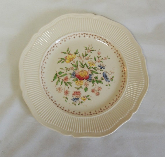 Royal Doulton 8.5" Salad / Dessert Plate.. The Medford Pattern.. England