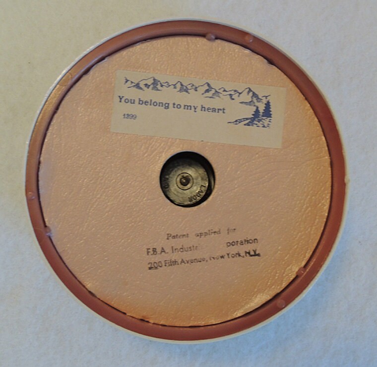 Rare Vintage Coty Emeraude Dusting Powder Box.. Musical Plays You