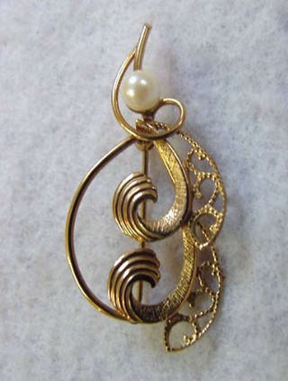 Dainty Vintage 12K G.F. Pin / Brooch With Pearl