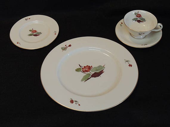 Vintage Castleton China 4 Pc. Place Setting.. Mid Century Lotus Pattern