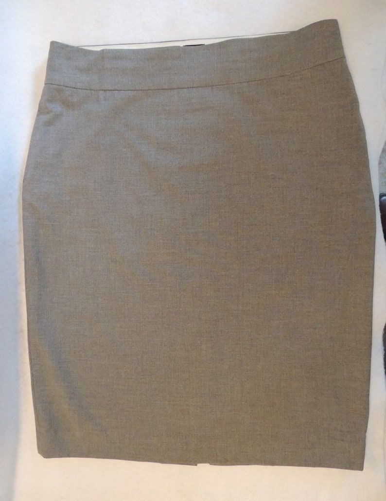 Grey PolyRayon Blend Old Navy Stretch Straight Pencil Skirt. Size 12.