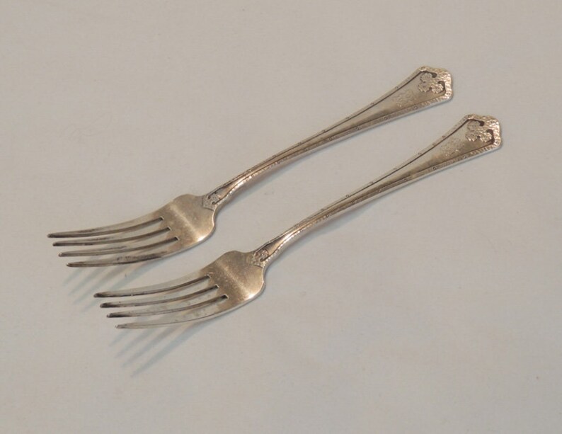 2 Wallace Sterling Silver Carmel Arts Crafts 1912 Dinner Forks Monogram R 3