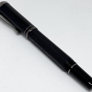 Pluma estilográfica Montblanc vintage con elegante estuche de regalo y envío gratuito.