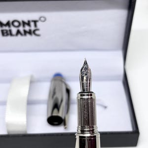 Pluma estilográfica Montblanc vintage con elegante estuche de regalo y envío gratuito.