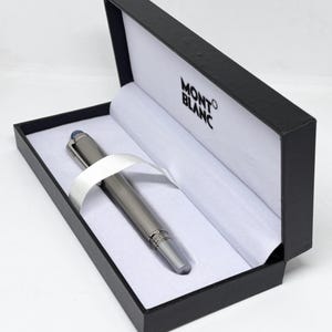Pluma estilográfica Montblanc vintage con elegante estuche de regalo y envío gratuito.