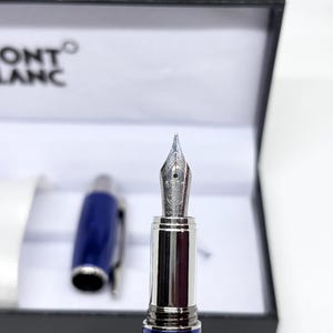 Pluma estilográfica Montblanc vintage con elegante estuche de regalo y envío gratuito.