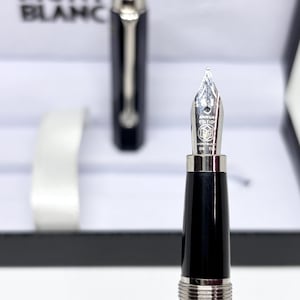 Pluma estilográfica Montblanc vintage con elegante estuche de regalo y envío gratuito.