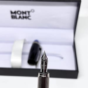 Pluma estilográfica Montblanc vintage con elegante estuche de regalo y envío gratuito.