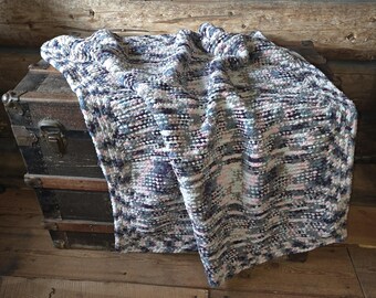 Manta supersuave para sofá, confeccionada con hilo Cover Story. 40 x 45 pulgadas.