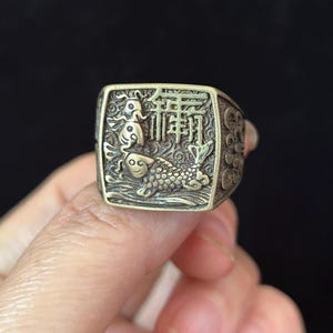 Exquisiter Retro tibetischer handgemachter Messingkupfer-Quadratring Fischstatuen-Ring-verstellbarer Ring handgemachter Punkantiken-Ring Männer, Frauen Geschenk f1