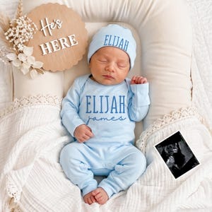 Tenue de retour à la maison pour nouveau-né, cadeau de baby shower, tenue de nouveau-né personnalisée, ensemble cadeau barboteuse et bonnet bleu garçon