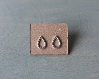 teardrop stud earrings