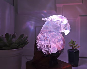 Handmade Resin Parrot Lamp: Wood Grain & RGB LED Lighting