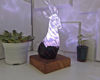 Handmade antelope lamp made of resin: Wood grain and RGB LED lighting. A meaningful gift for loved ones.
