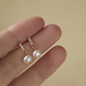 Tiny Bar Pearl Earrings – Minimalist Clip-On, No Piercing