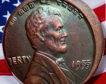 Moneda de Lincoln de 1955 con anverso de doble acuñación / Tonalidad azul poco común / Moneda con error de doble acuñación de un centavo de trigo descentrada - Sin circular / Objeto de colección histórico