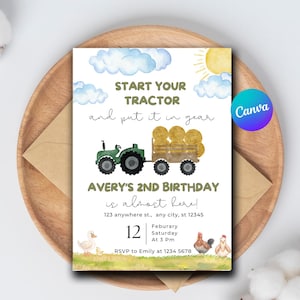 Può includere: Un invito di compleanno a tema fattoria. Presenta un trattore verde che traina un carro pieno di balle di fieno. Il testo recita "Start your tractor and put it in gear" e annuncia il secondo compleanno di Avery.