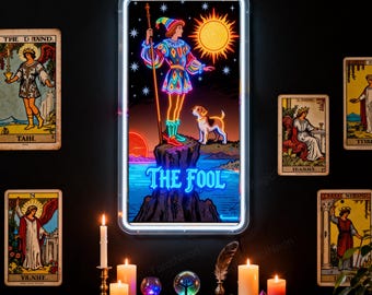 Letrero de neón personalizado con la carta del Tarot del Loco: arte LED místico personalizado para nuevos comienzos.