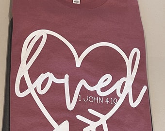 T-shirt aimé de la Saint-Valentin, T-shirt Loved Romans 5: 8, T-shirt chrétien