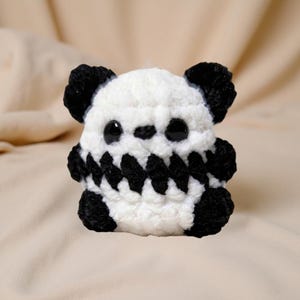 Handmade Crochet Panda Keychain – Plush Amigurumi Bag Charm, Cute Black & White Stuffed Toy, Kawaii Animal Gift for Kids And Adults