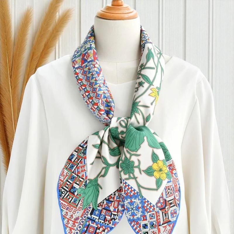 Mulberry Silk Scarf: Green Leopard Print, Women display picture 2