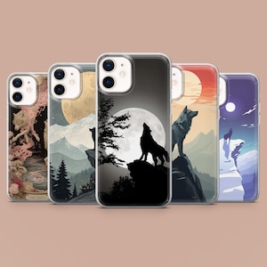 Può includere: Una collezione di custodie per telefoni con disegni di lupi. Le custodie presentano varie scene, tra cui un lupo che ulula alla luna, un lupo su una montagna e altre grafiche ispirate alla natura. Le custodie hanno una finitura lucida.