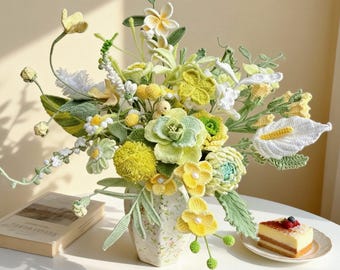 Arreglo floral de ganchillo hecho a mano (jarrón no incluido) - Decoración de escritorio con girasoles y rosas, regalo de agradecimiento, obsequio para profesores.