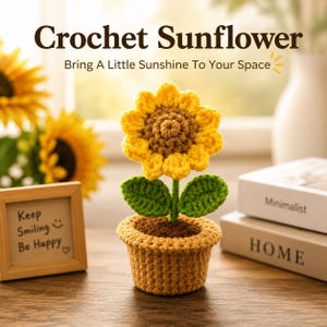 Op de afbeelding: Een gehaakte zonnebloem met een bruin hart en gele bloemblaadjes, voorzien van een groene steel en twee bladeren, in een bruine gehaakte pot. De tekst "Crochet Sunflower" en "Bring A Little Sunshine To Your Space" staat boven de bloem.