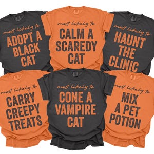 Puede incluir: Una colección de seis camisetas de manga corta en naranja y gris carbón. Cada camiseta presenta el texto "most likely to" en cursiva seguido de letras de bloque negritas y desgastadas con frases como "ADOPT A BLACK CAT" y "MIX A PET POTION".