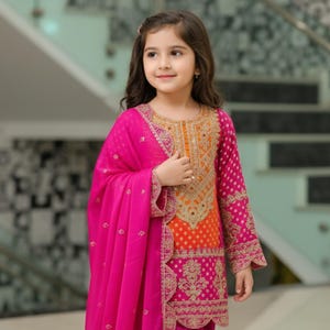 Vacker rosa siden Salwar Kameez för flickor, barnkläder, indisk barn Salwar Kameez, sydda flickkurtibyxor med dupattaset, barnkläder i 3 delar