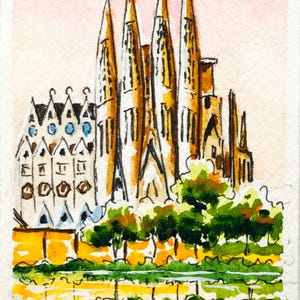 Puede incluir: Pintura a la acuarela de la Sagrada Familia en Barcelona, Espa&ntilde;a. La obra representa las agujas y la fachada de la catedral en tonos marrones, blancos y dorados, con un primer plano verde y amarillo. El cielo es rosa p&aacute;lido.