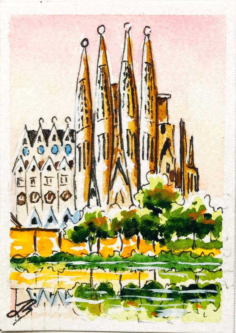 Puede incluir: Pintura a la acuarela de la Sagrada Familia en Barcelona, Espa&ntilde;a. La obra representa las agujas y la fachada de la catedral en tonos marrones, blancos y dorados, con un primer plano verde y amarillo. El cielo es rosa p&aacute;lido.
