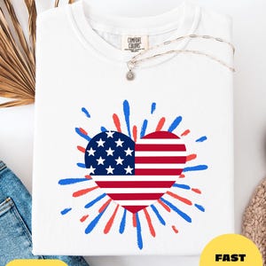 Retro USA Graphic T-Shirt: Patriotic 4th of July Tee