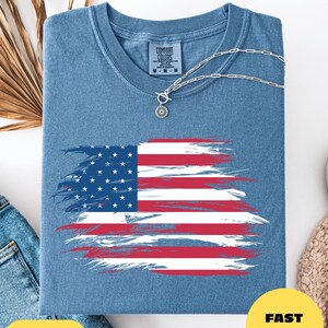 Retro USA Graphic T-Shirt: Patriotic 4th of July Tee