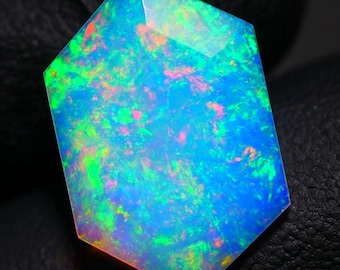 3.70 CRT Natural Ethiopian Opal cut stone, Faceted cut Opal, Pin-Fire Opal, Welo fire opal, ring size opal, multi-fire Opal (18X11X4mm)