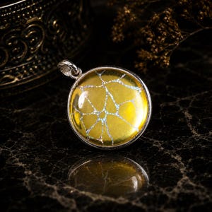 925 Sterling Silver Pendant, Yellow Spider Web Agate Cabochon, 38 Ct Round Gemstone