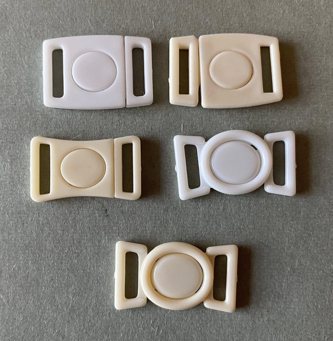 Mixed Lot of 33 Plastic Strap Buckles – White & Beige Assorted – 5 ...