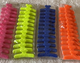 Vintage Plastic Sewing Clips 5 cm – Set of 12 Craft Clamps – Retro Hair Clips – Creative Sewing Supplies – New Old Stock