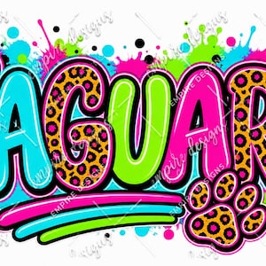 Op de afbeelding: Een grafisch ontwerp met het woord JAGUARS in dikke, kleurrijke letters met luipaardprint en neonroze, felblauwe en limoengroene omlijningen. De achtergrond bevat levendige verfspatten in bijpassende neonkleuren en een pootafdruk.